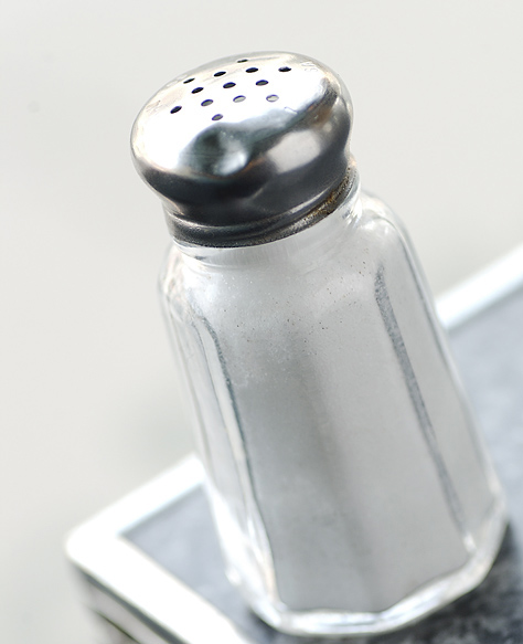 Mo 19 salt shaker